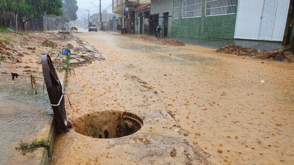 Bueiro aberto para escoar água da chuva em Cariacica, ES - Foto: Carlos Alberto Silva/Rede Gazeta